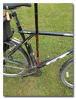 The carbon-fiber mast bungied to the bicycle