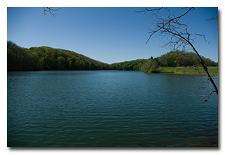 Hiking along the Lakeview Trail -- click to enlarge