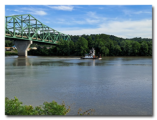 A tug on the Kanawha River